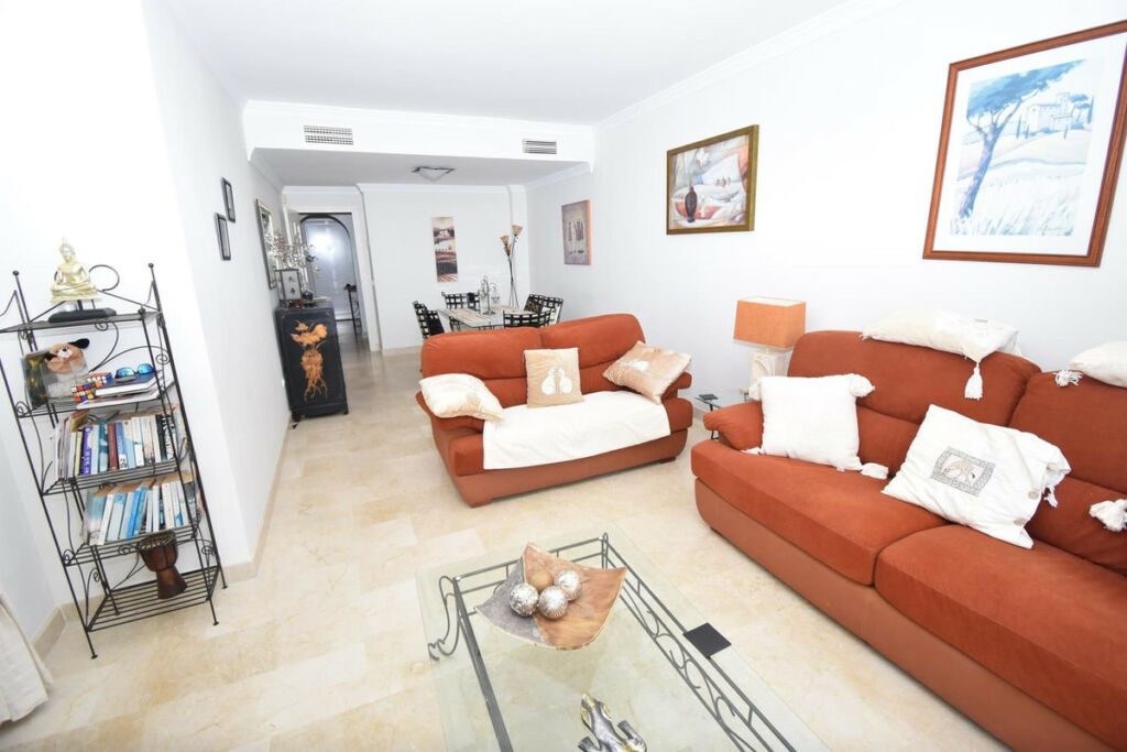 Middle Floor Apartment Elviria Málaga - image 2