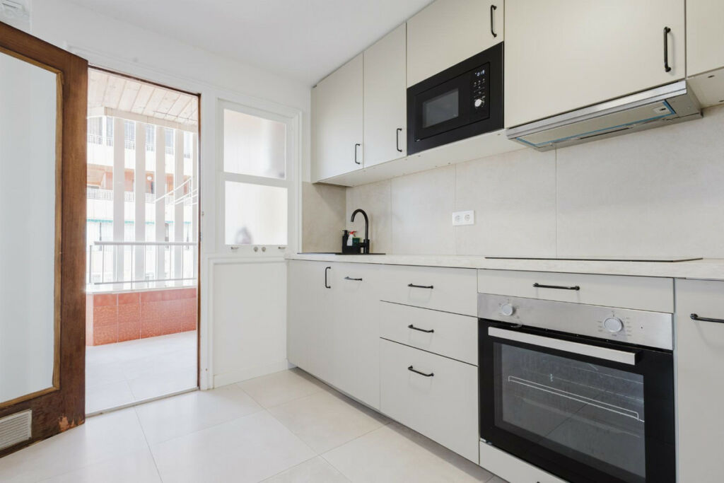 Middle Floor Apartment Torrevieja Alicante - image 11