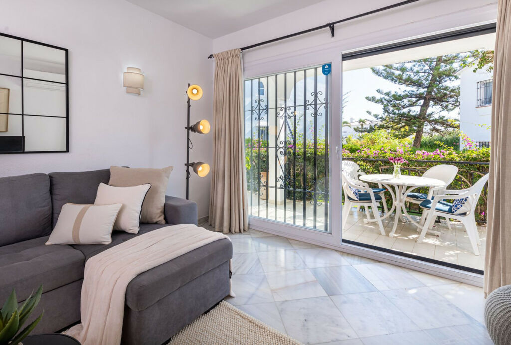 Ground Floor Apartment El Paraiso Málaga - image 9