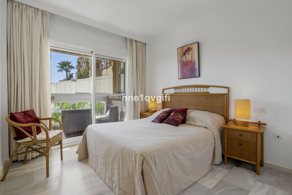 Middle Floor Apartment Calahonda Málaga - image 11