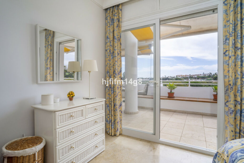 Middle Floor Apartment Guadalmina Alta Málaga - image 11