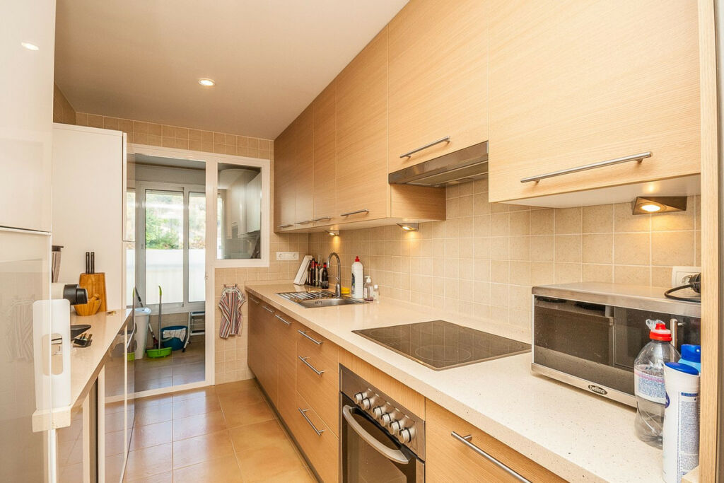 Middle Floor Apartment Elviria Málaga - image 11