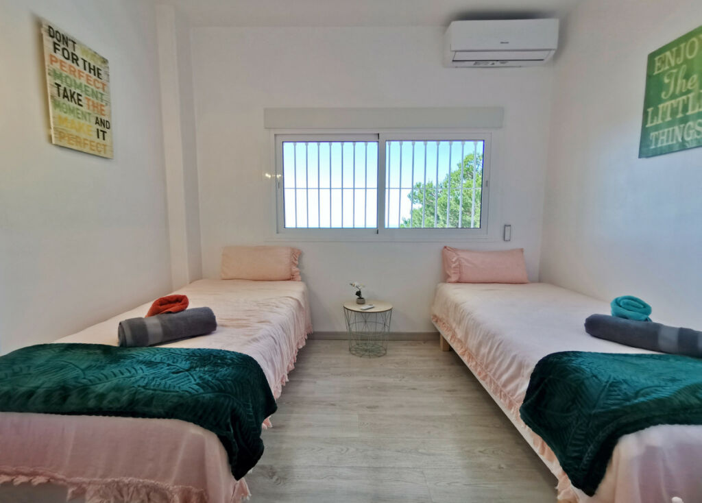 Middle Floor Apartment La Mairena Málaga - image 11