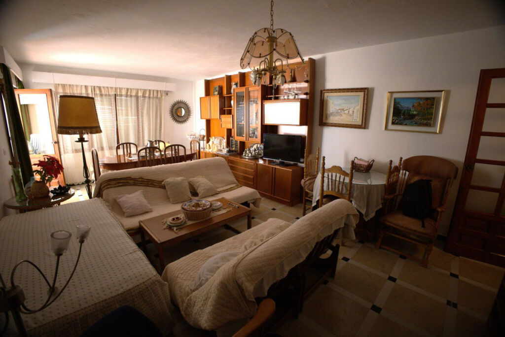 Middle Floor Apartment Estepona Málaga - image 11