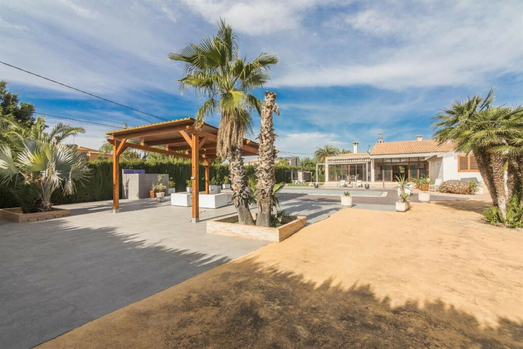 Detached Villa Elche Alicante - image 11
