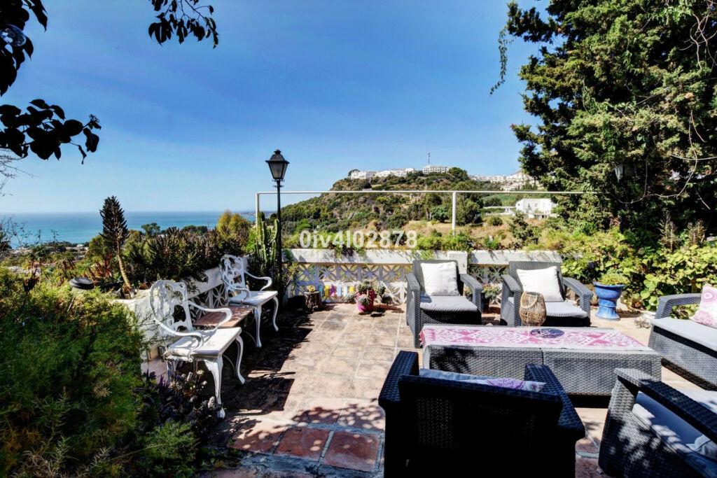 Detached Villa Benalmadena Pueblo Málaga - image 11
