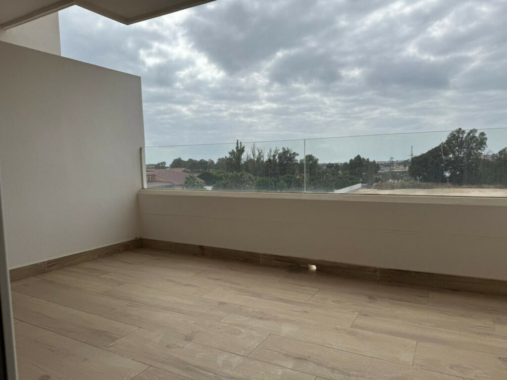 Middle Floor Apartment Nueva Andalucía Málaga - image 11