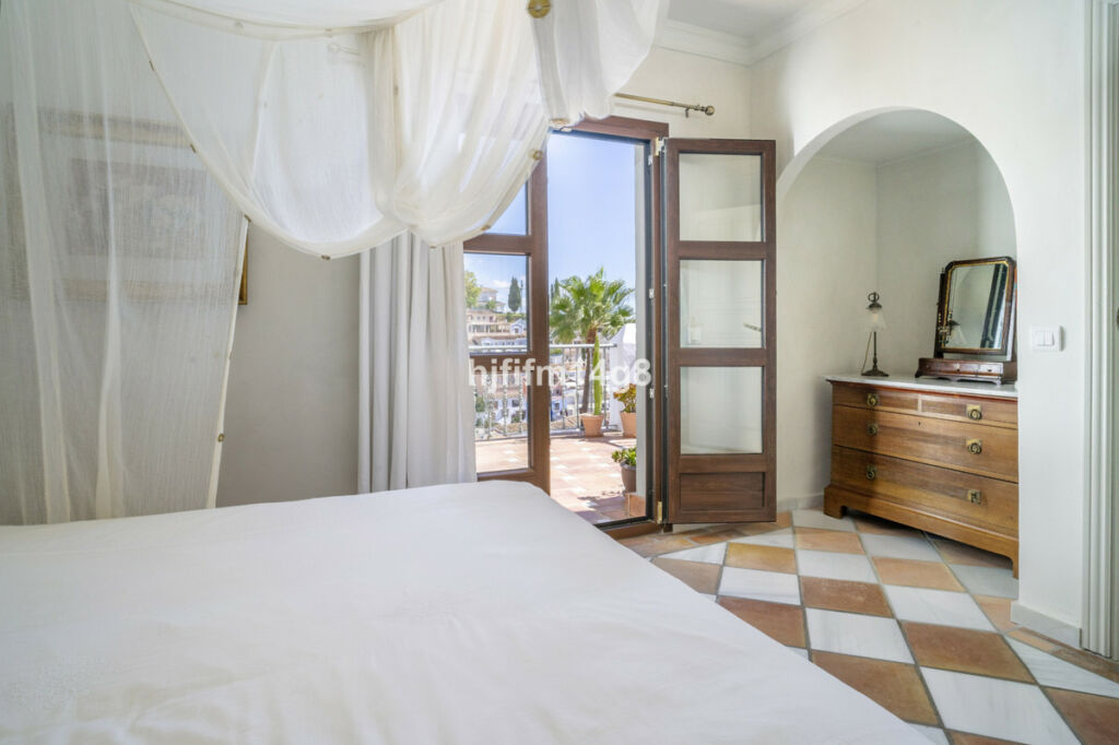 Townhouse La Heredia Málaga - image 11