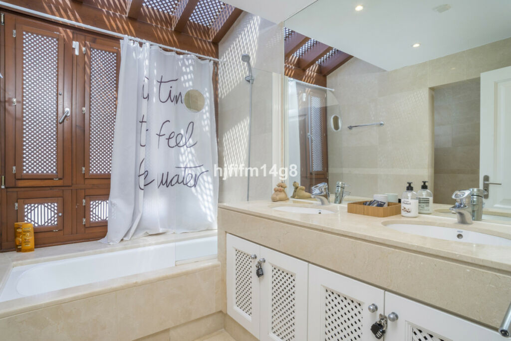 Penthouse Duplex Nueva Andalucía Málaga - image 11