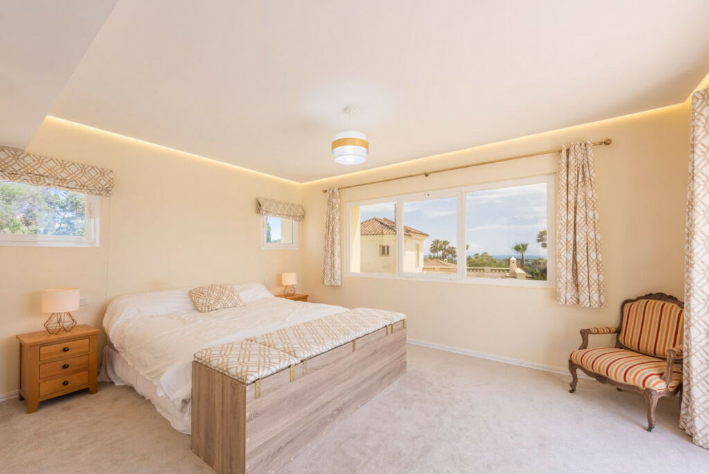 Detached Villa Sotogrande Alto Cádiz - image 11