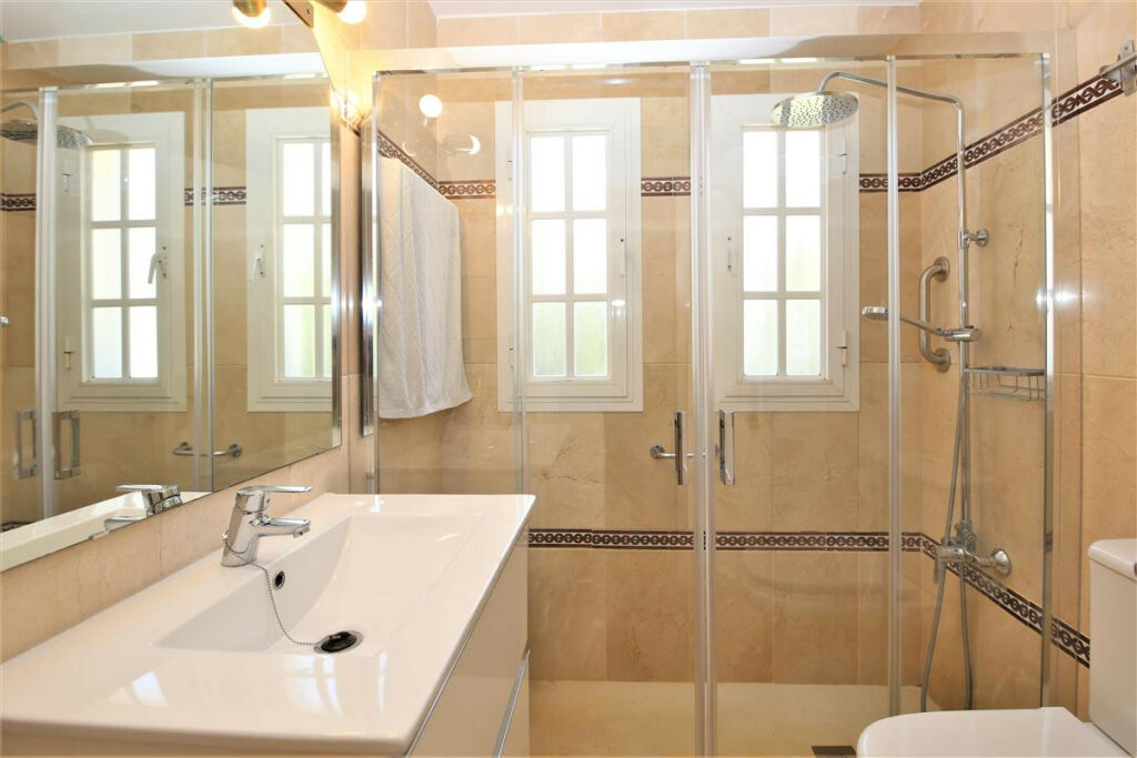 Detached Villa Marbella Málaga - image 11