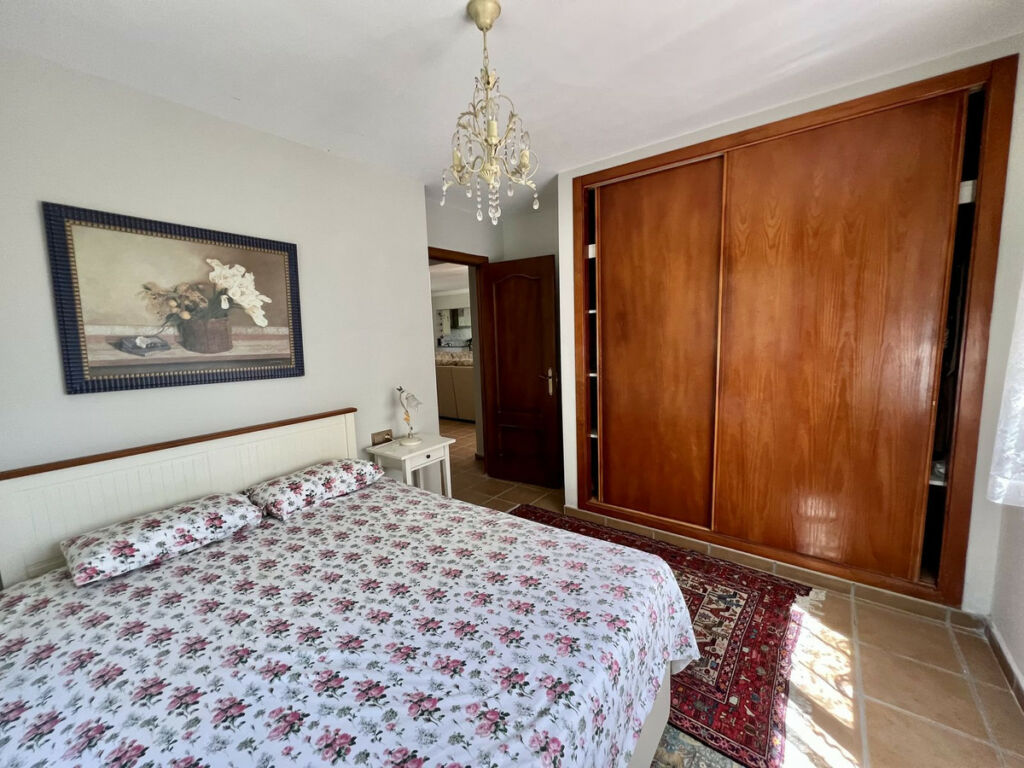 Detached Villa Estepona Málaga - image 11