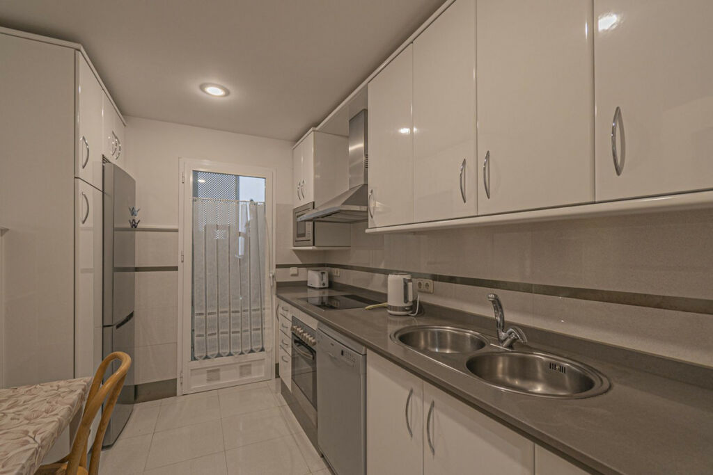 Middle Floor Apartment The Golden Mile Málaga - image 11