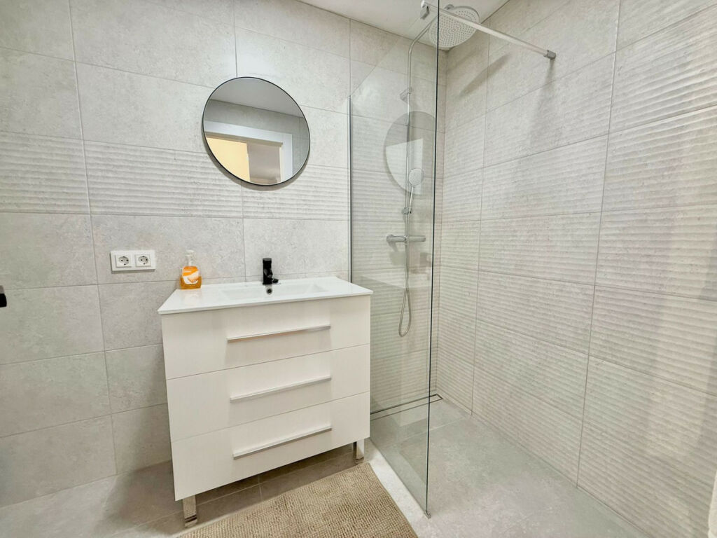 Middle Floor Apartment Fuengirola Málaga - image 11