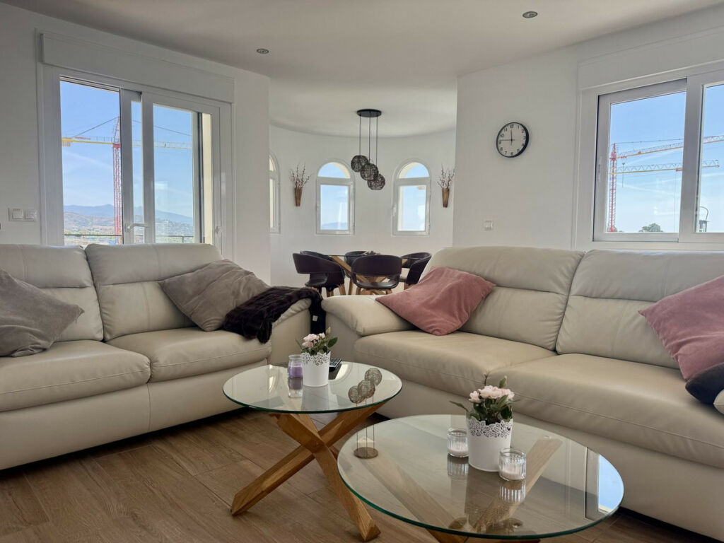 Detached Villa Estepona Málaga - image 11