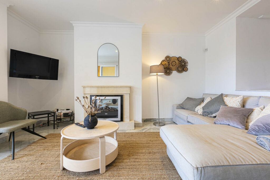 Middle Floor Apartment Nueva Andalucía Málaga - image 11