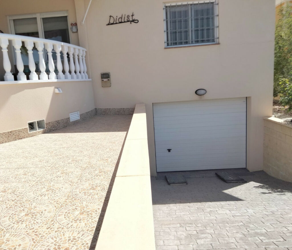 Detached Villa La Romana Alicante - image 11