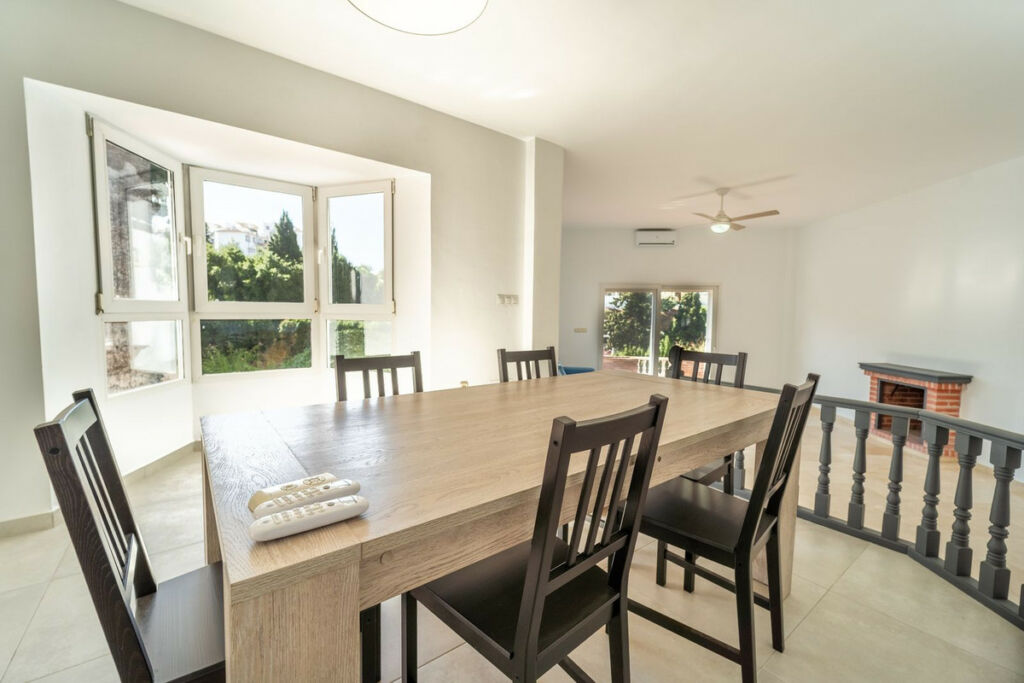 Detached Villa Riviera del Sol Málaga - image 11