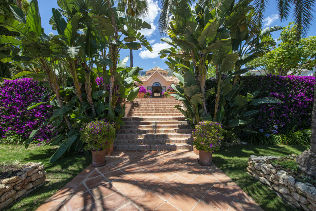 Detached Villa Sierra Blanca Málaga - image 11