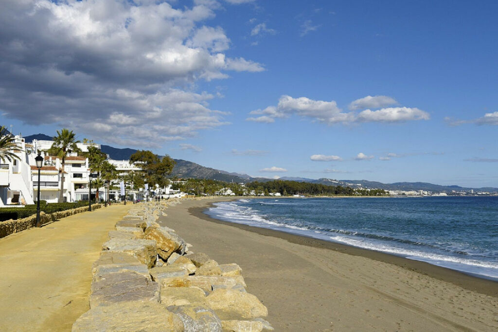 Detached Villa Marbella Málaga - image 11