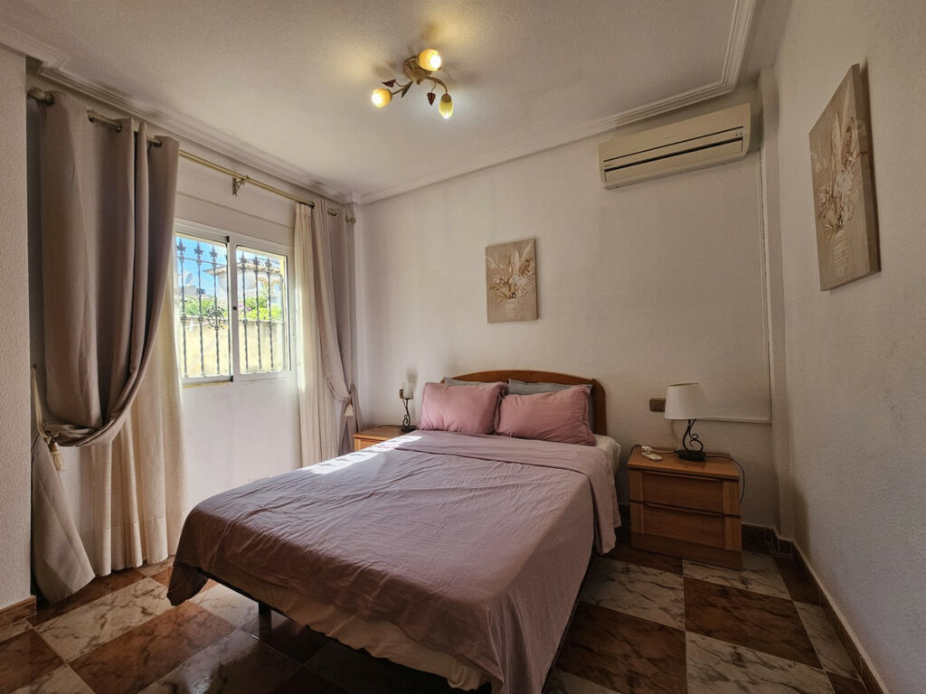 Detached Villa Cabo Roig Alicante - image 11