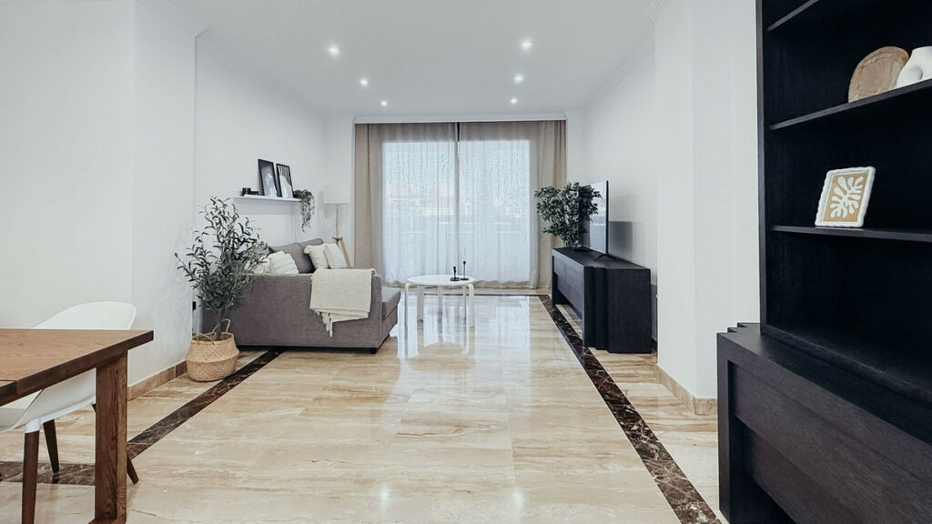 Middle Floor Apartment Estepona Málaga - image 11