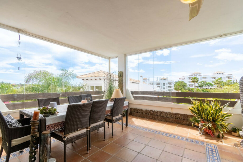 Middle Floor Apartment Estepona Málaga - image 11