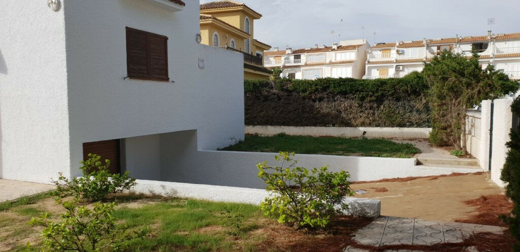 Detached Villa La Zenia Alicante - image 11