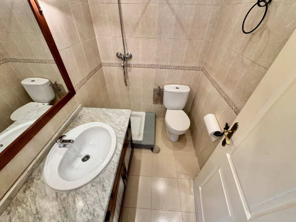 Middle Floor Apartment Las Lagunas Málaga - image 11