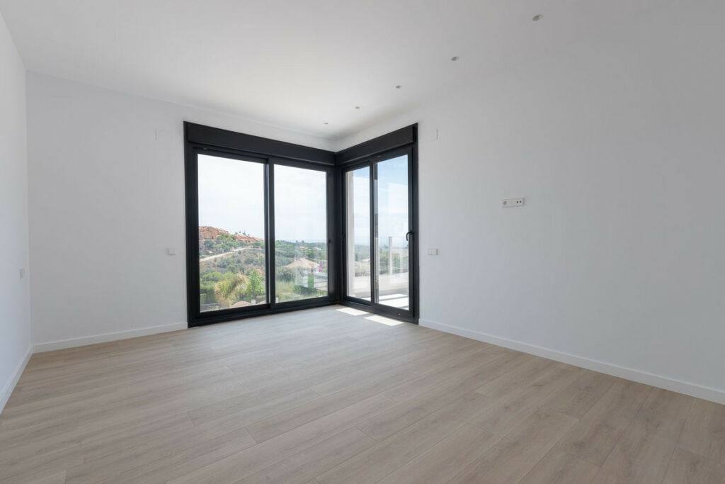 Detached Villa Elviria Málaga - image 11