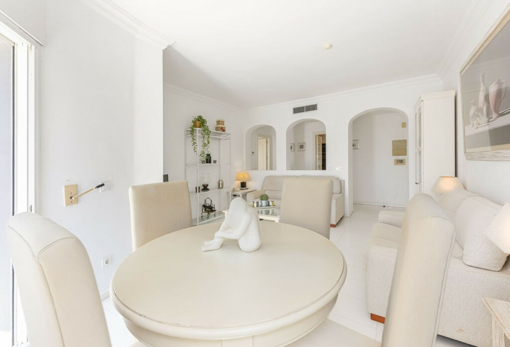 Middle Floor Apartment The Golden Mile Málaga - image 11