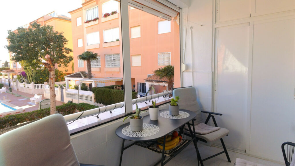 Middle Floor Apartment Torrevieja Alicante - image 11