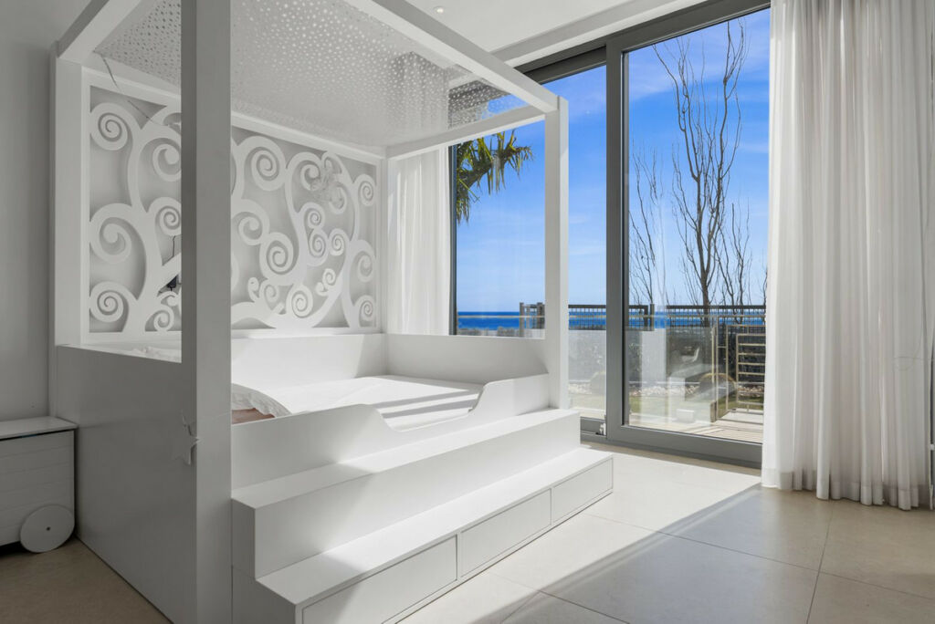 Detached Villa Benahavís Málaga - image 11