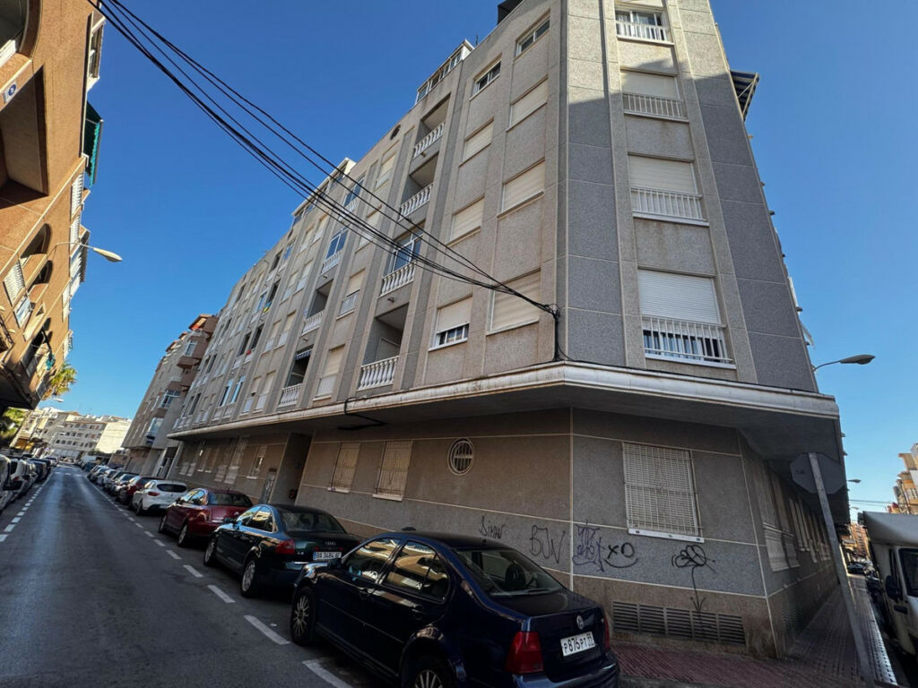 Middle Floor Apartment Torrevieja Alicante - image 11