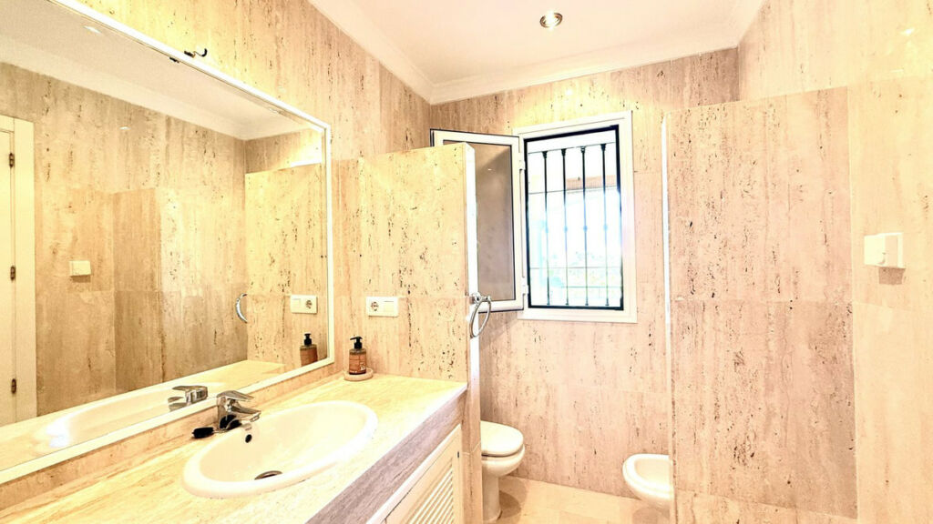Ground Floor Apartment Elviria Málaga - image 11