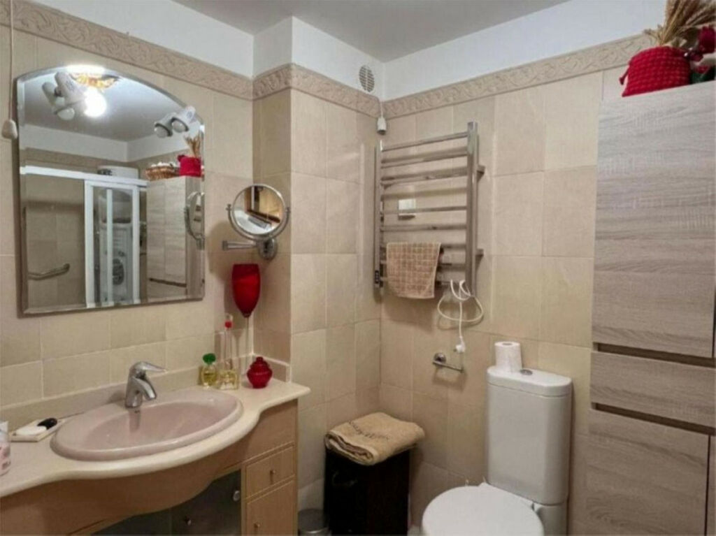 Middle Floor Apartment Benalmadena Málaga - image 11