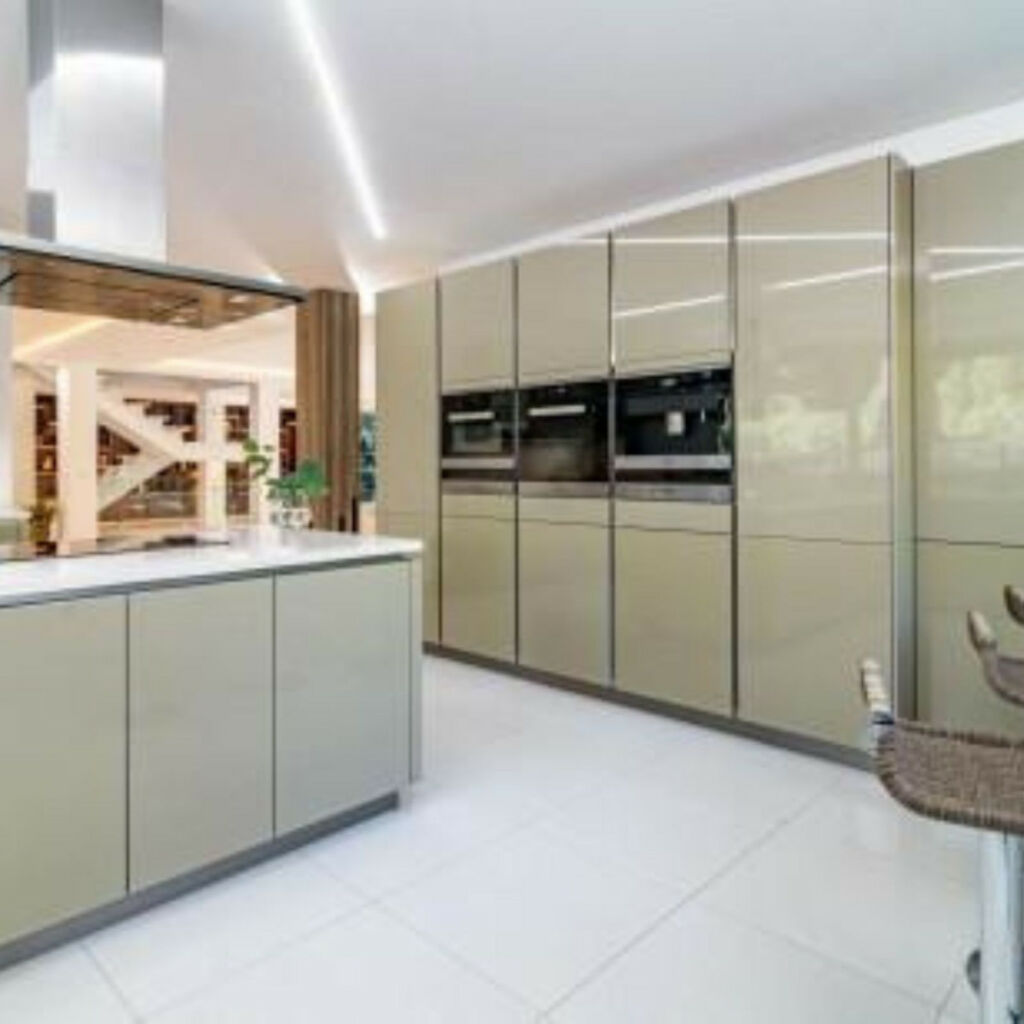 Detached Villa Marbella Málaga - image 11