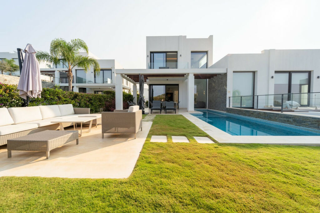 Semi-Detached House Cabopino Málaga - image 11