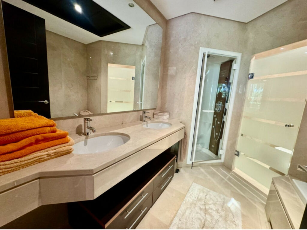 Ground Floor Apartment Puerto Banús Málaga - image 11