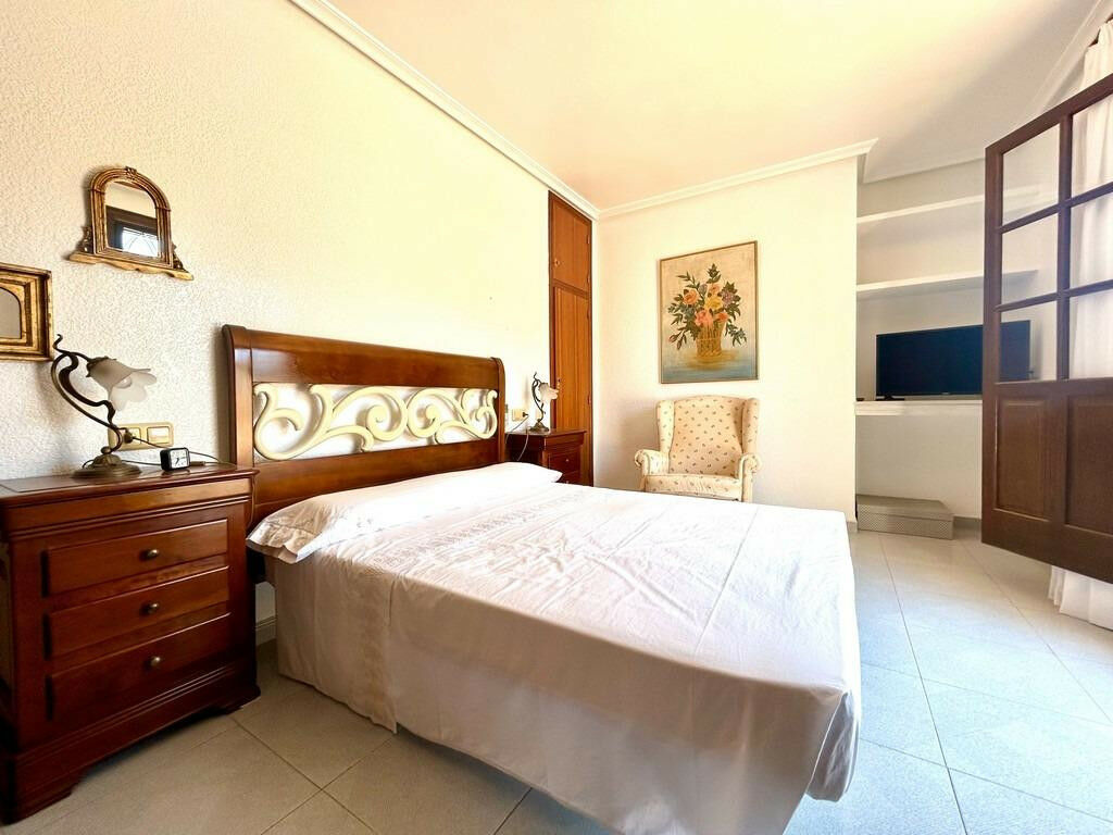 Detached Villa La Zenia Alicante - image 11