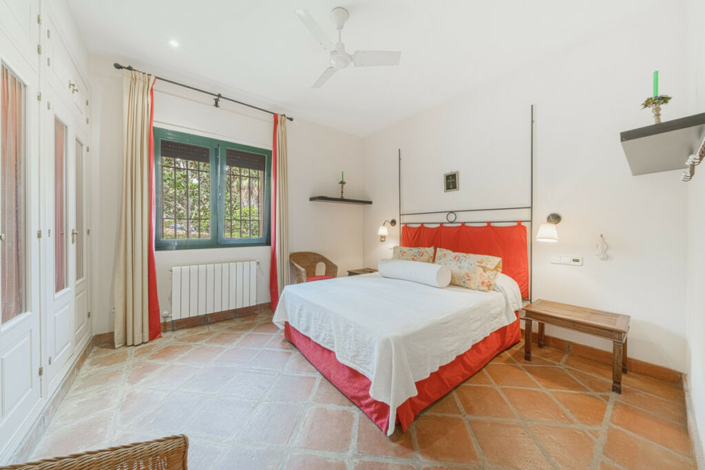 Detached Villa Sotogrande Cádiz - image 11