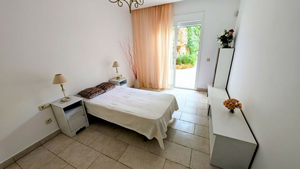 Ground Floor Apartment Benahavís Málaga - image 11