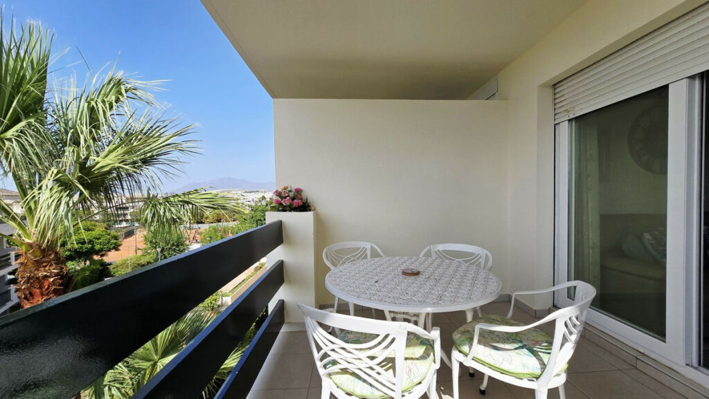 Middle Floor Apartment Nueva Andalucía Málaga - image 11