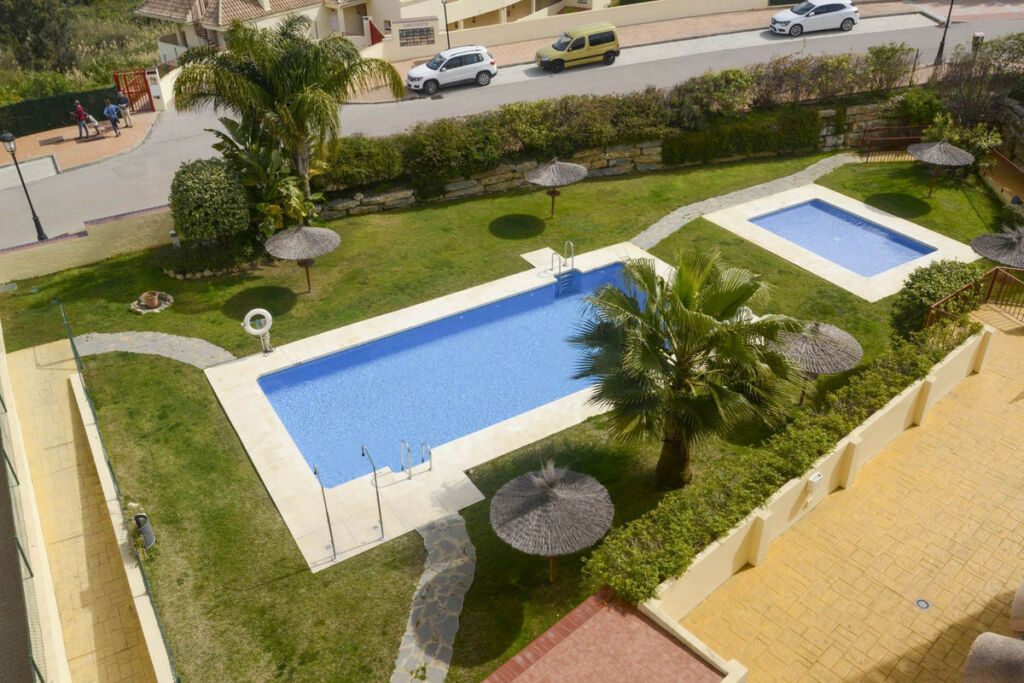 Penthouse La Duquesa Málaga - image 11