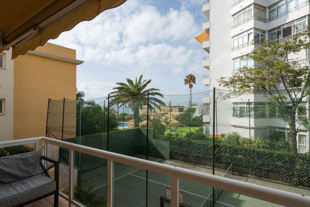 Middle Floor Apartment La Cala Málaga - image 11