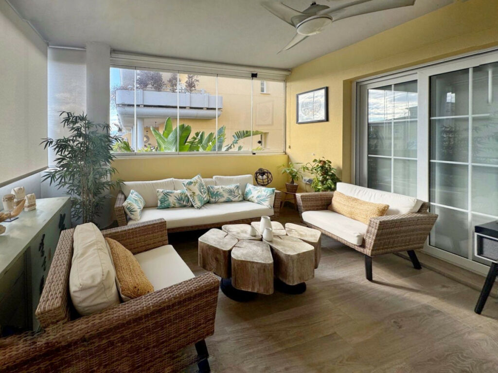 Middle Floor Apartment Cabopino Málaga - image 11