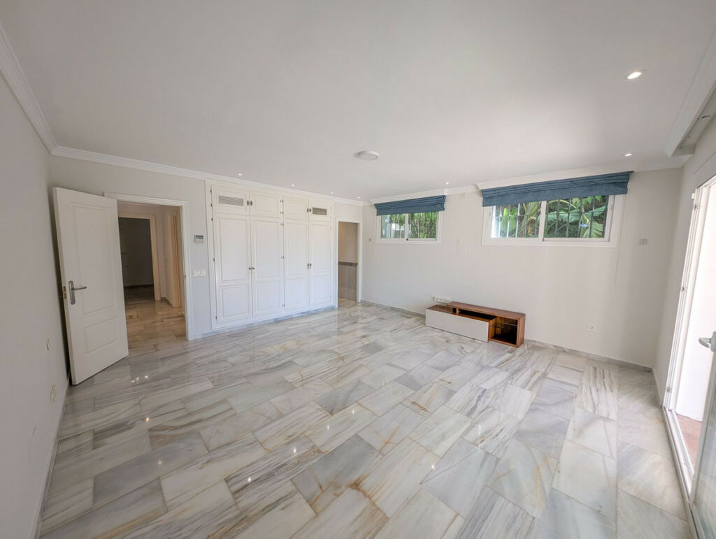 Detached Villa Nueva Andalucía Málaga - zdjęcie 11