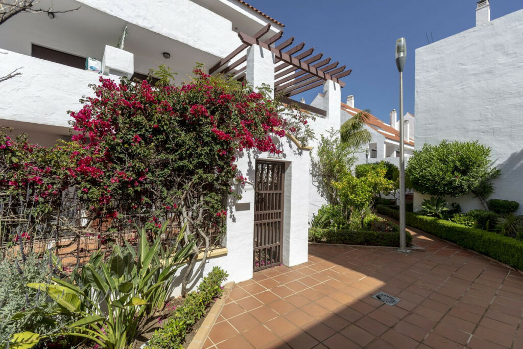 Ground Floor Apartment Nueva Andalucía Málaga - image 11