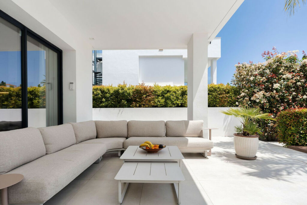 Detached Villa Nueva Andalucía Málaga - image 11