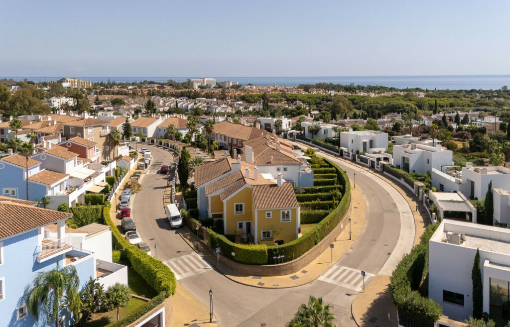 Townhouse Estepona Málaga - image 11